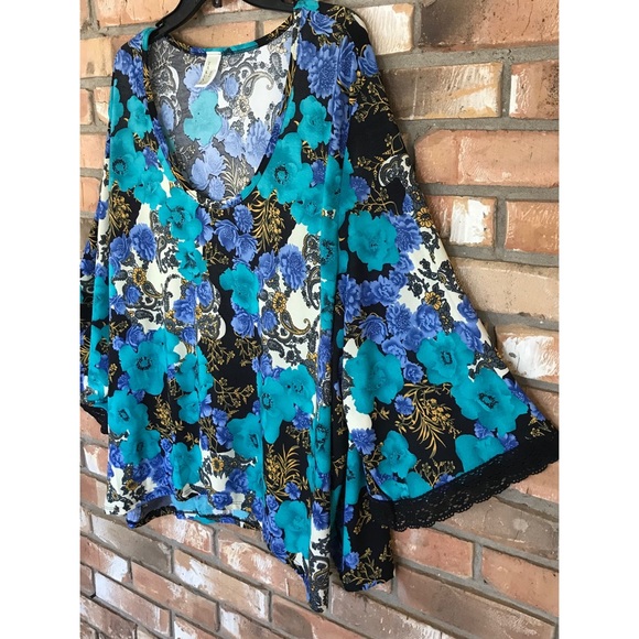 TAKUNI Women’s Blue Floral Print Plus Size Tunic - Picture 7 of 9